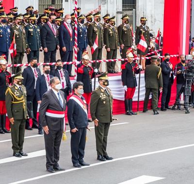 La actividad tuvo lugar en la Plaza Bolognesi del Centro de Lima y contó con la presencia del Comando Conjunto de las Fuerzas Armadas, ministros y autoridades ediles de Lima Metropolitana que participaron del homenaje.